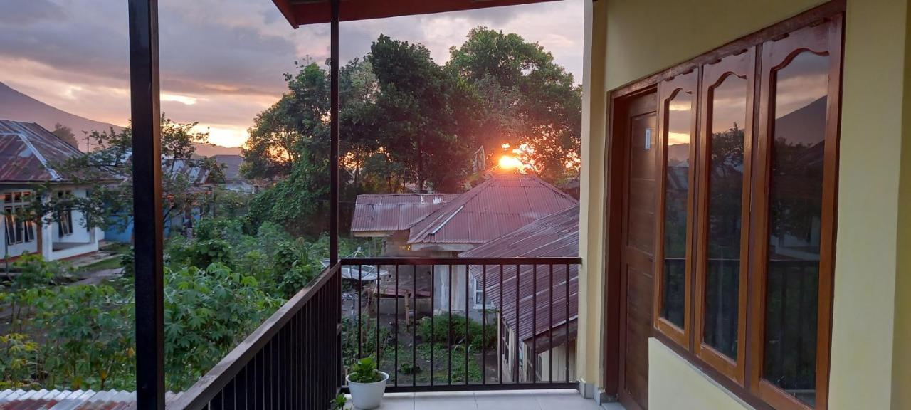 Tange Guest House Ruteng Kültér fotó