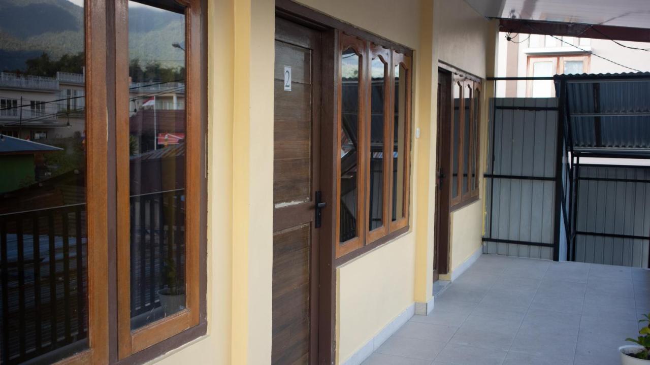 Tange Guest House Ruteng Kültér fotó