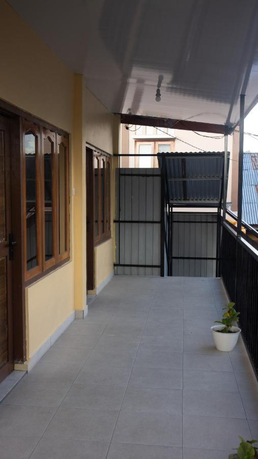Tange Guest House Ruteng Kültér fotó