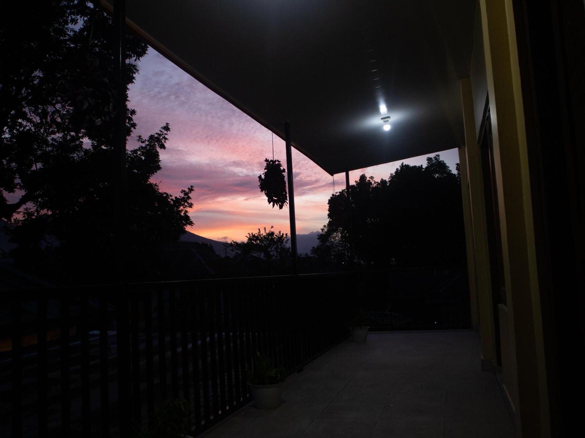 Tange Guest House Ruteng Kültér fotó