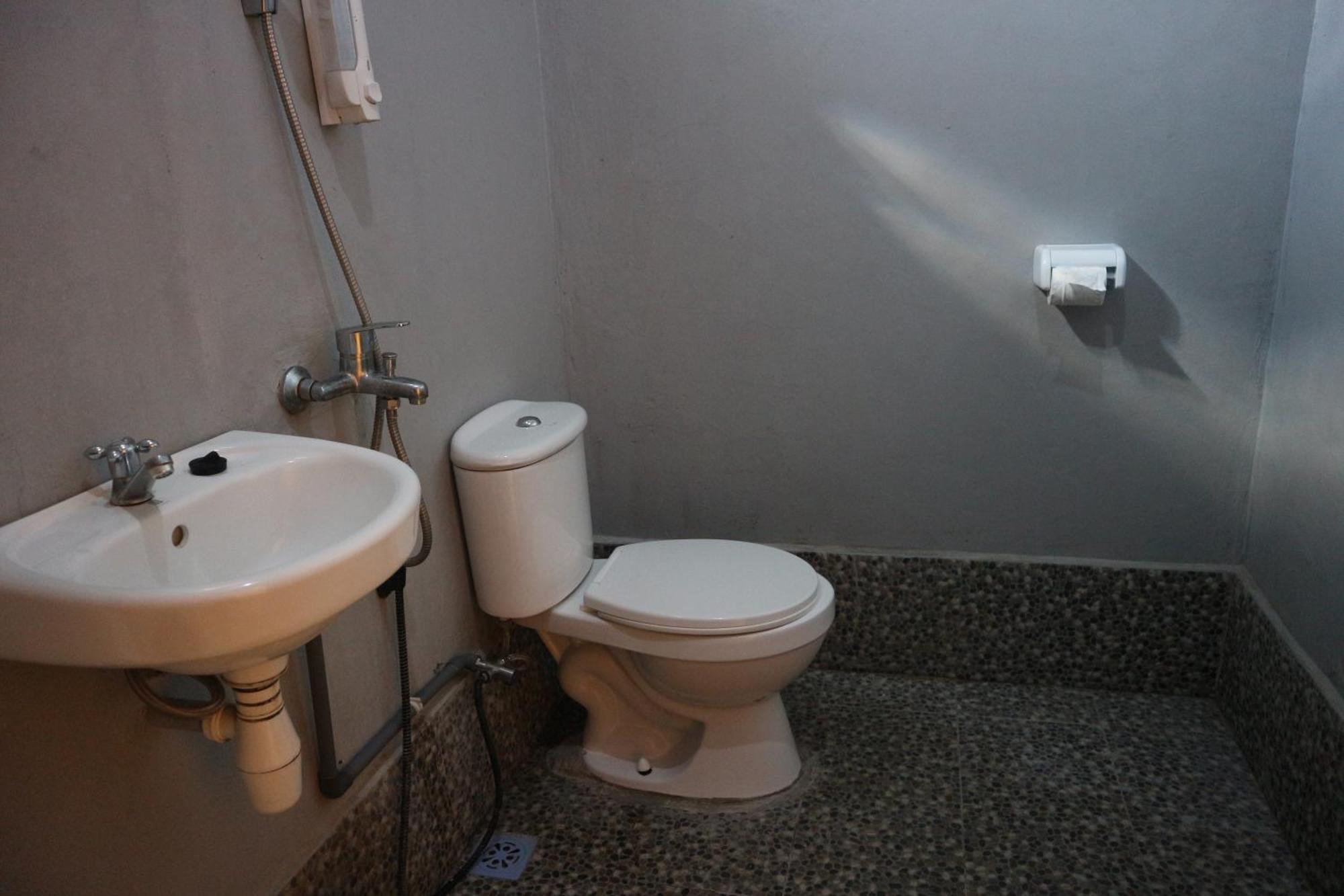 Tange Guest House Ruteng Kültér fotó